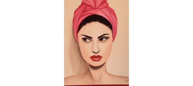 Bild von Kerstin Wießner, Kopf einer dunkelhaarigen Frau mit rotem Turban