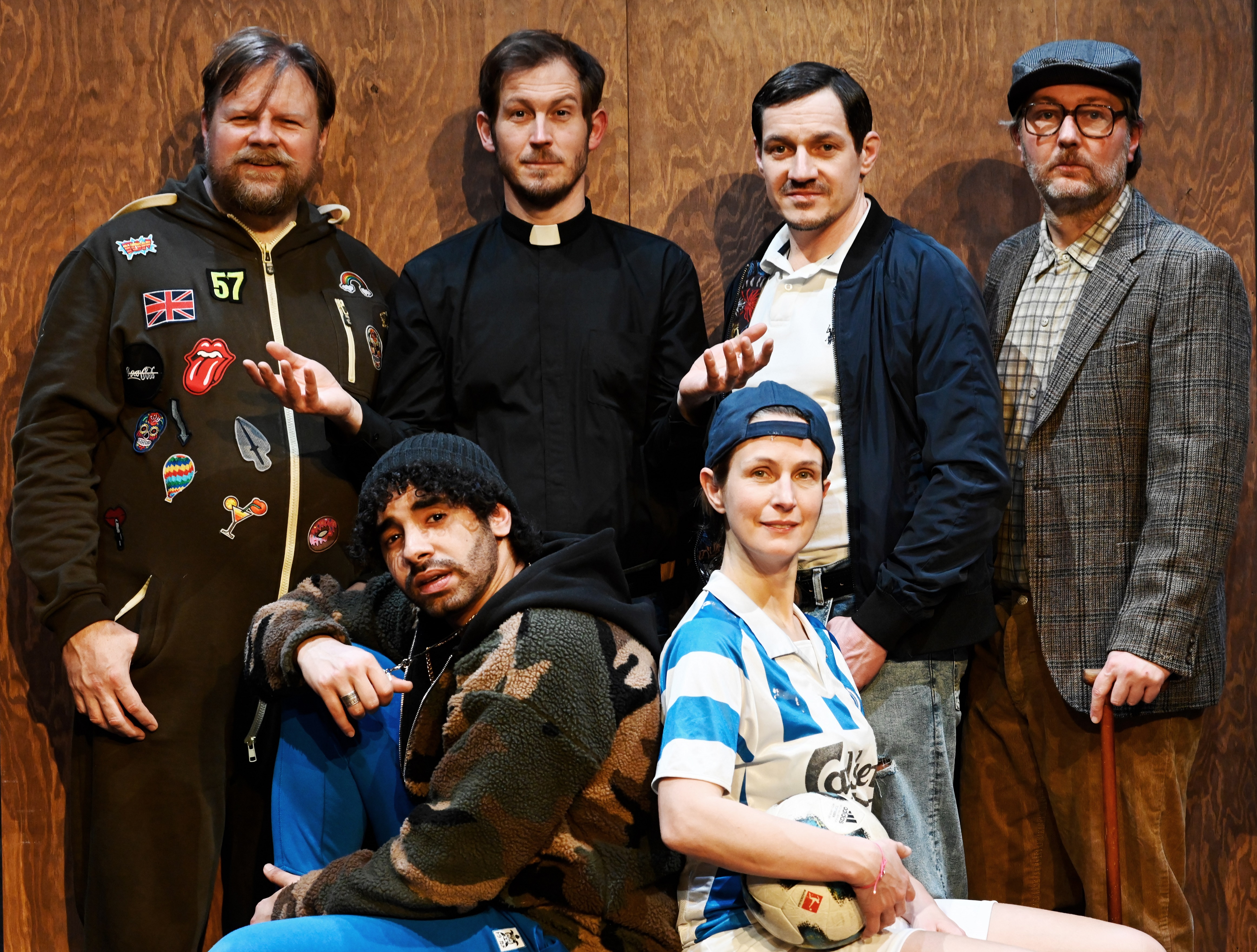Gruppenbild aller Darsteller