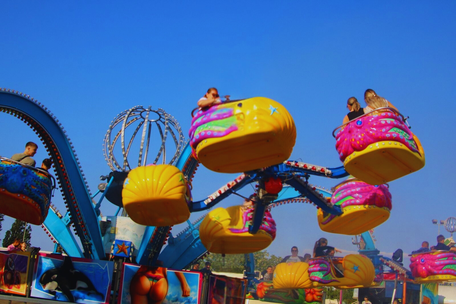 Fahrgeschäft auf dem Pfingstmarkt