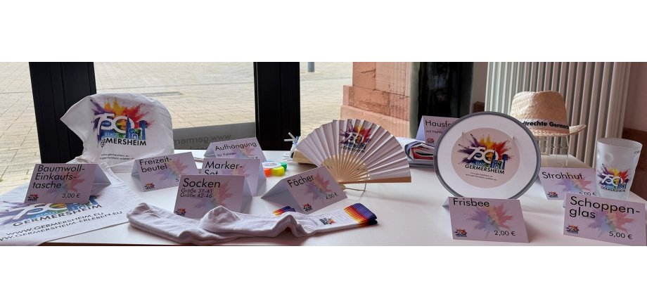 Auf dem Bild sind alle im Text beschriebenen Souvenirs zu sehen