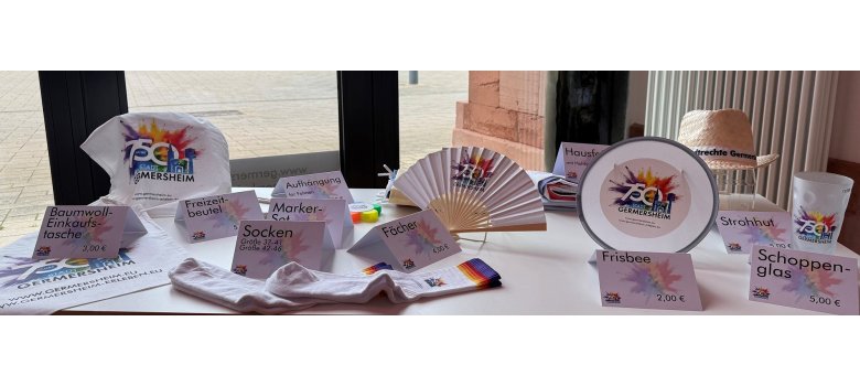 Auf dem Bild sind alle im Text beschriebenen Souvenirs zu sehen