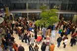 Eröffnung der KUMUNA 2007 in der Schalterhalle der Sparkasse am Tournuser Platz - Zuhörer bei der Eröffnungsrede von Bürgermeister Hänlein