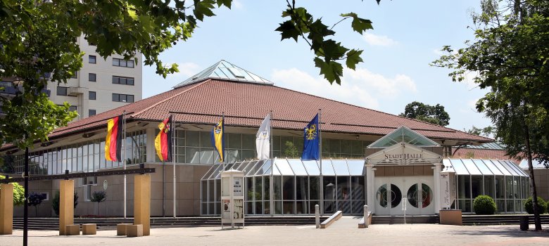 Frontansicht der Stadthalle Germersheim