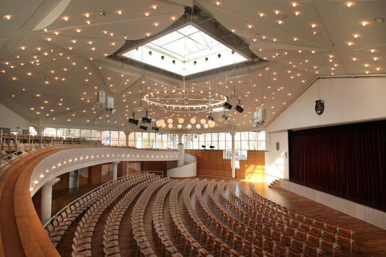 Innenansicht der Stadthalle vom Oberrang inkl. Sternenhimmel