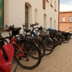 Zusehen sind verschiedene Fahrräder