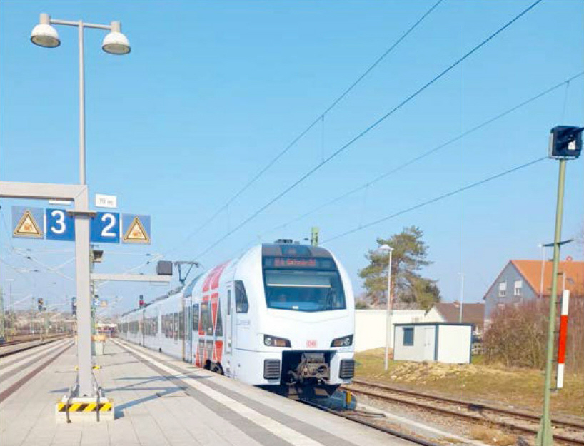 RE4-Zug am Bahnhof Germersheim - Gleis 2