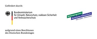 Logo des Bundesministeriums für Umwelt, Naturschutz, nukleare Sicherheit und Verbraucherschutz durch das das Programm gefördert wird sowie Logo des Aktionsprogrammes Natürlicher Klimaschutz